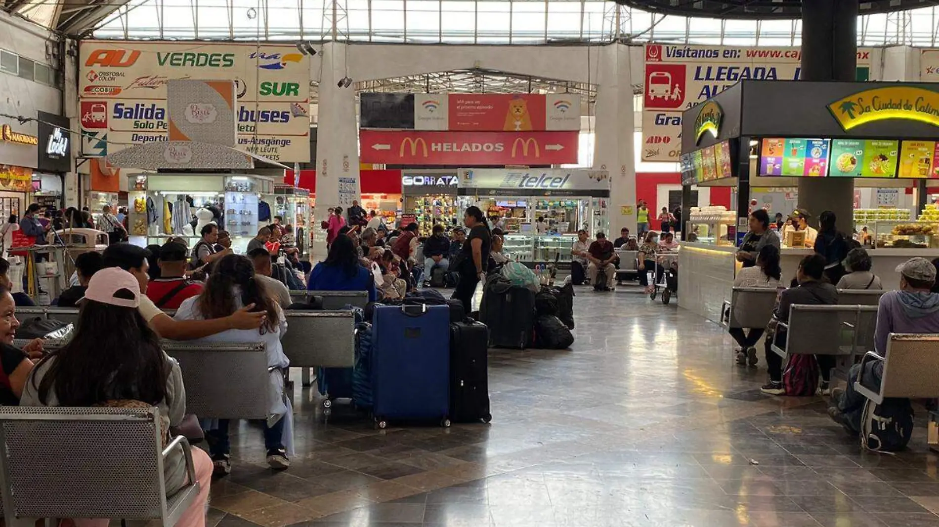 Personas en espera en la CAPU Norte